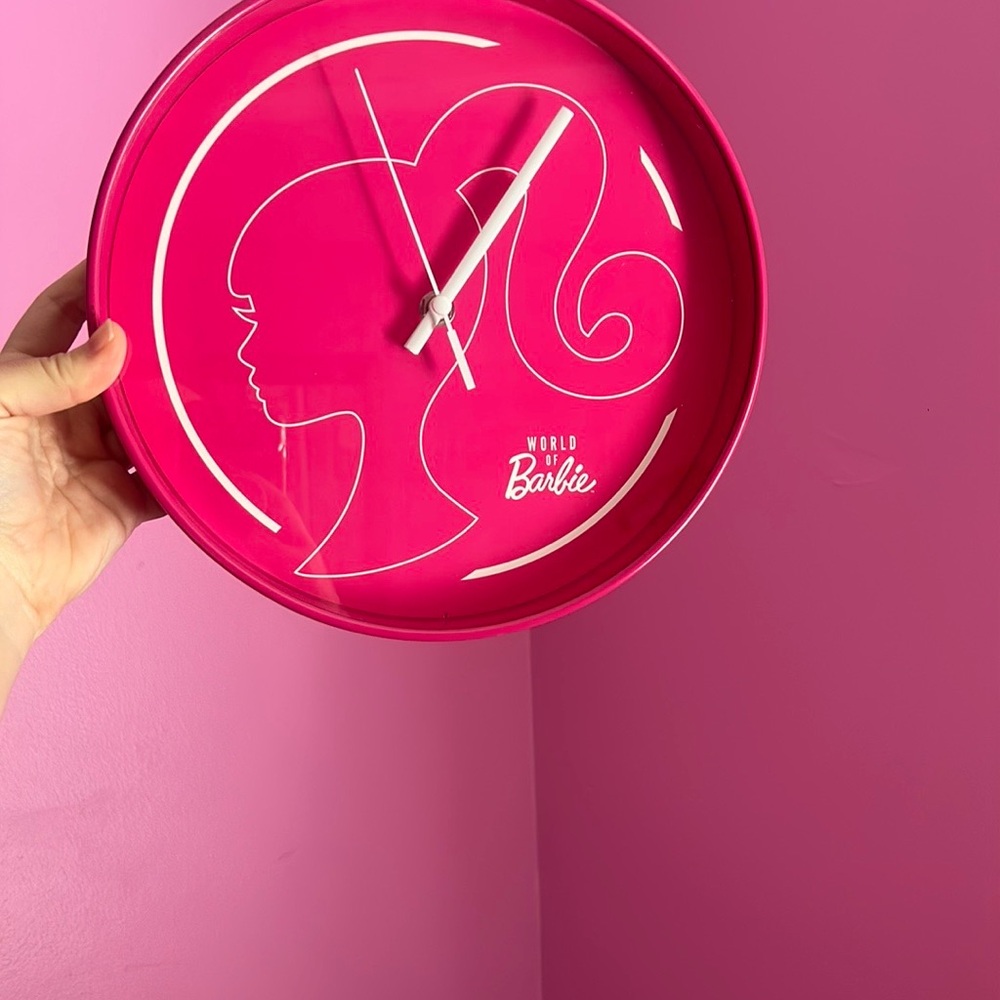 Barbie Pink Wall Clock (limited addition from World of Barbie Convention in LA)
